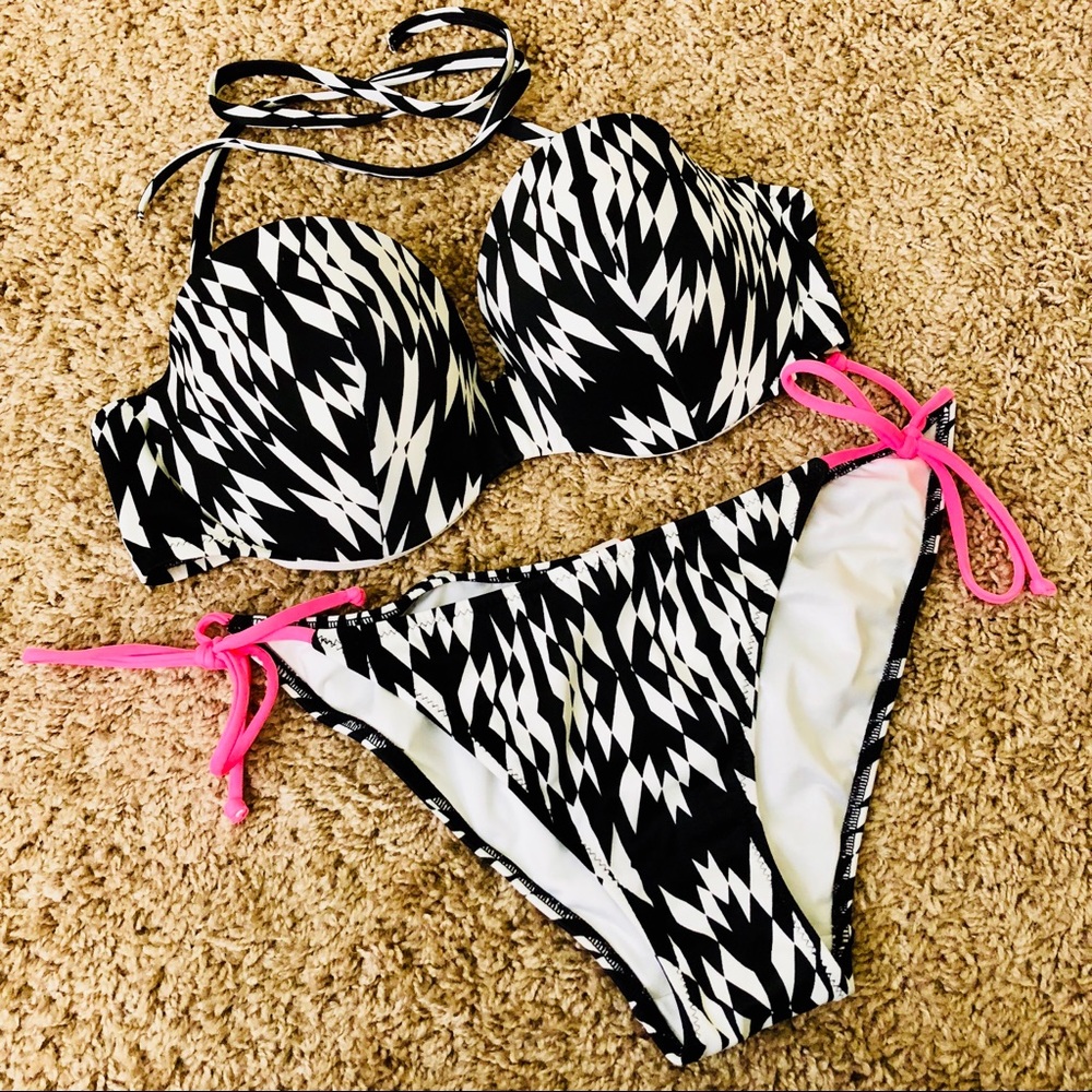 Victoria’s Secret bikini, 34D / M
